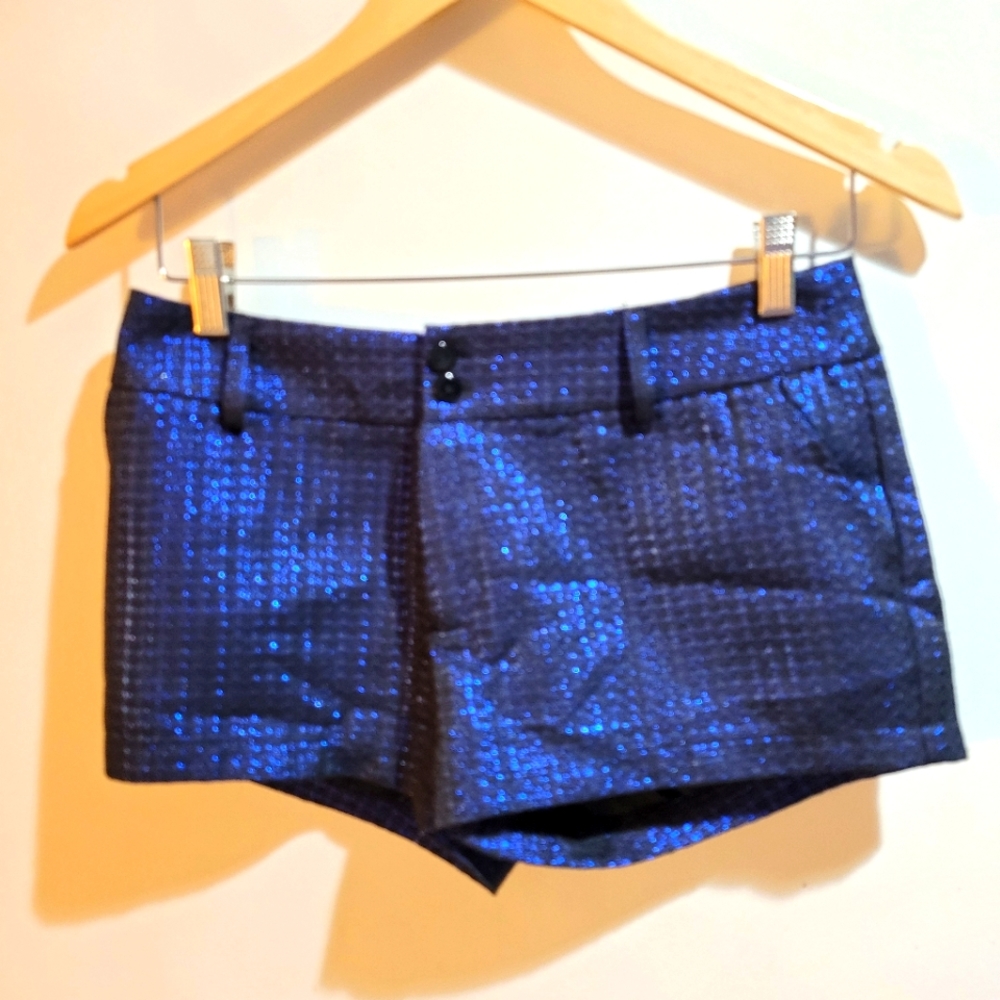 Shiny short shorts